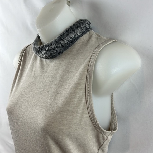 Poleci Casual Gray Tank Top Sleeveless Blouse with Fur Collar Size M - Picture 3 of 9